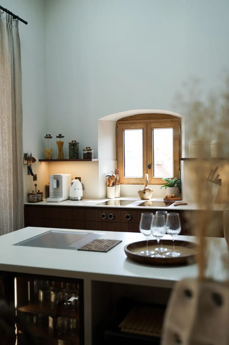Cuisine ouverte et fenêtre