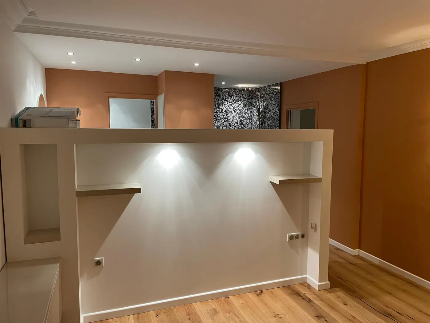 Appartement aux murs terracotta, Peinture · placo · revêtements, réalisation SINOPIA