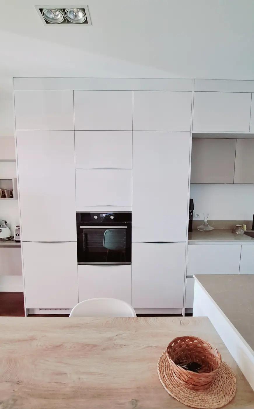 Cuisine blanche et bois, Cuisine sur mesure, réalisation SINOPIA