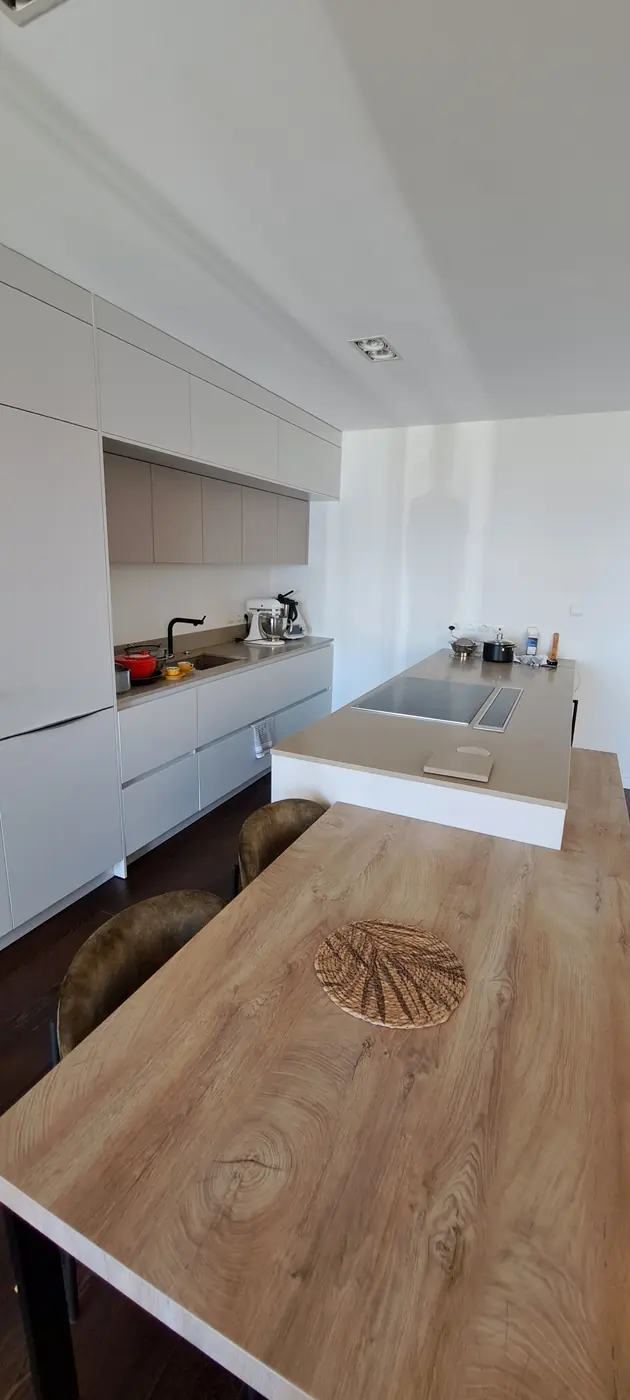Cuisine blanche et bois, Cuisine sur mesure, réalisation SINOPIA