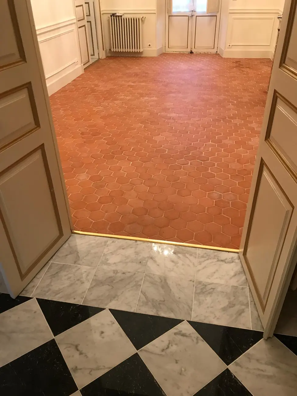 Maison ancienne, sols conservés, Rénovation · peinture · boiseries, réalisation SINOPIA