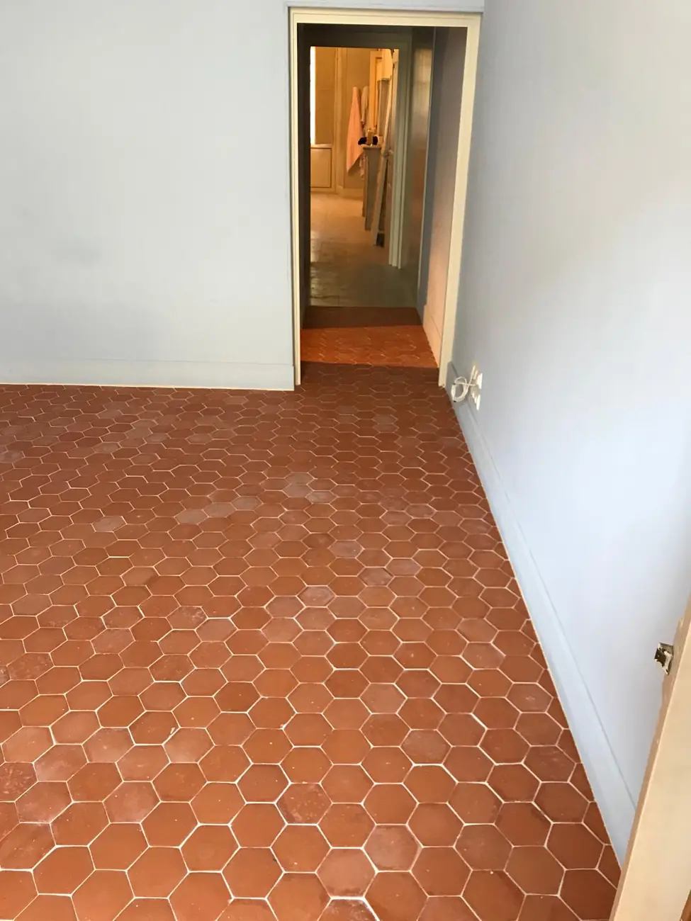 Maison ancienne, sols conservés, Rénovation · peinture · boiseries, réalisation SINOPIA